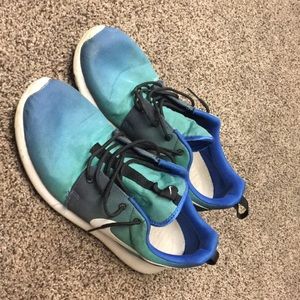 Nike roshe run size 8.5